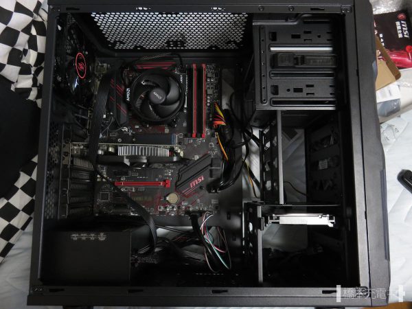 MSI B450 GAMING PLUS メモリスロット